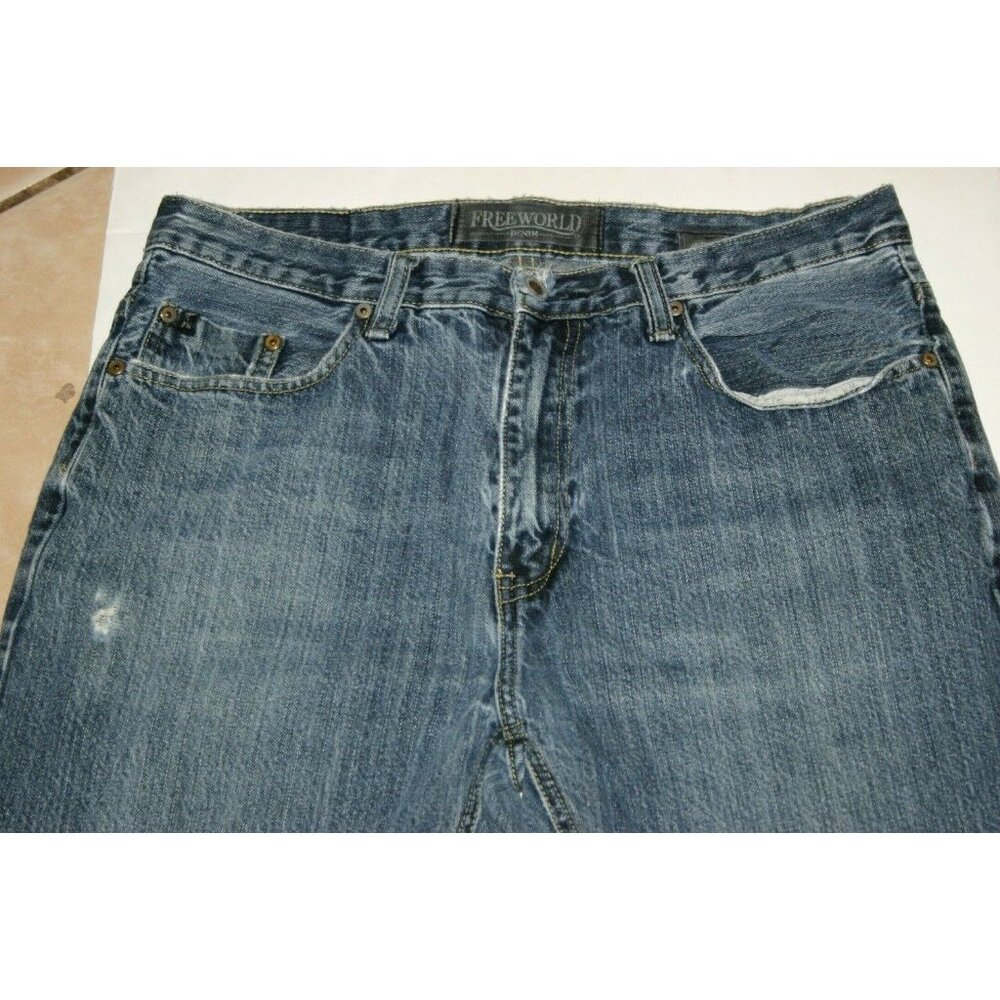 Free World jeans mens 33 x 30 straight original fit distressed blue